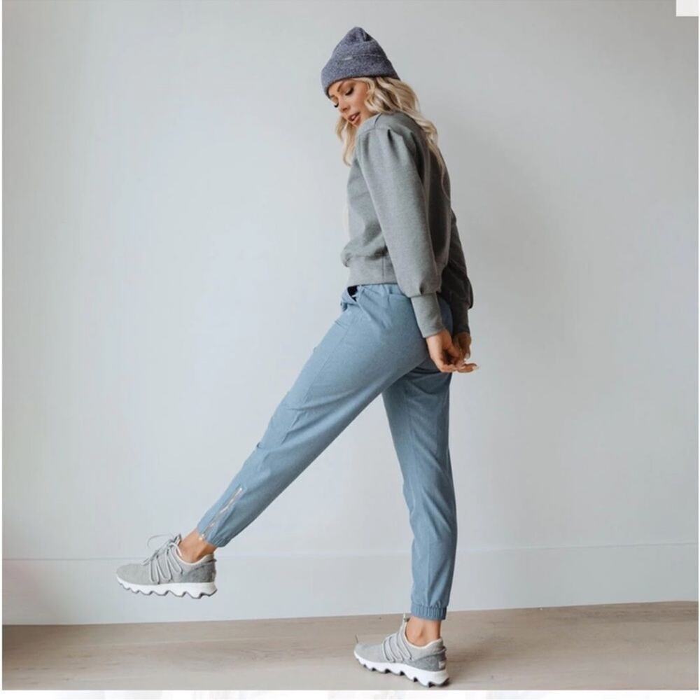 Albion Fit Jetsetters Pull Up Travel Jogger in Chambray Blue size XS